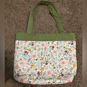 NWOT Quilted Tote Bag Floral Boho Granny Chic Key Holder Inside Pockets